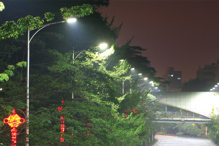 深圳寶安大道路燈項目.jpg